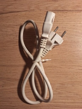 Krotki kabel zasilający do komputera i monitora 