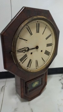 Stary amerykański zegar wiszący 