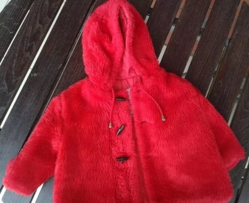 Czerwona kurtka niemowlęca z kapturem futerko 68