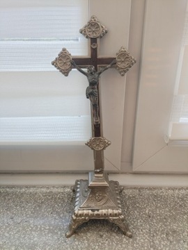 Krucyfiks krzyż pasyjka stojąca