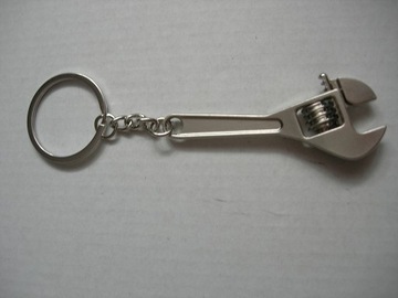 Brelok metalowy breloczek - klucz francuski
