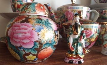 Serwis Chińska porcelana 20 elementów z figurkami