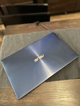Laptop ASUS ZenBook - UX533FTC