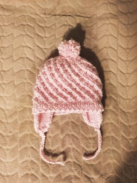 Zimowa czapka dziewczęca handmade