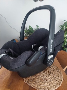 Maxi Cosi Pebble+bazą 2wayFix na Isofix