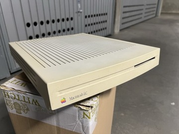 Macintosh LC - sama obudowa
