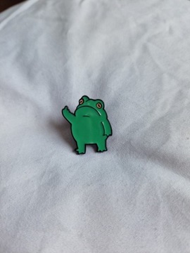 Przypinka pin wpinka złota broszka żaba frog fuck