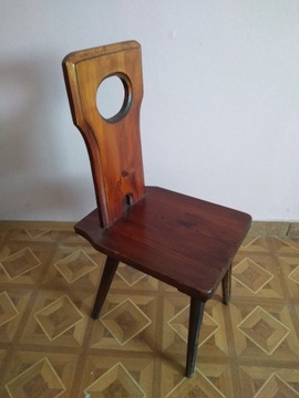Krzesła drewniane brązowe używane
