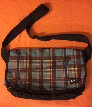 Nike torba na ramię na laptopa 