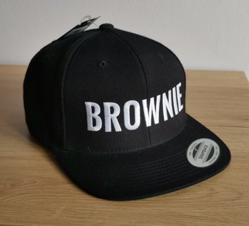 NOWA CZARNA Czapka z płaskim daszkiem THE CLASSICS BROWNIE SNAPBACK FLEXFIT