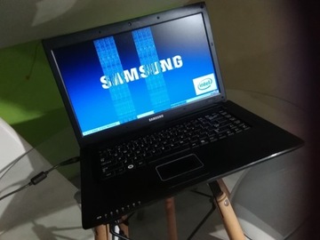 Sprzedam Uszkodzonego Laptopa Firmy Samsung NP-R52