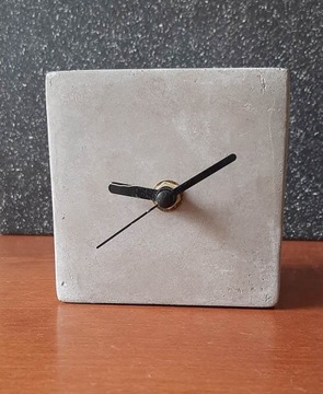 Zegar kwadratowy betonowy analogowy