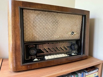 Działające stare radio lampowe Stern-Radio Berlin