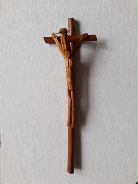 Jezus na krzyżu drewniany wiszący