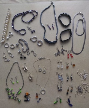 Biżuteria, kolczyki, naszyjniki, zestaw