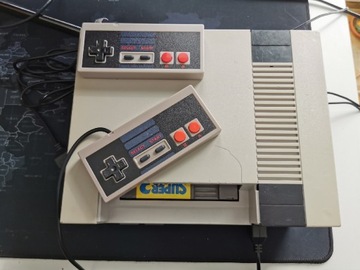 1985 Nintendo NESE 001 + Super Mario 3, 2 pady zasilacz 