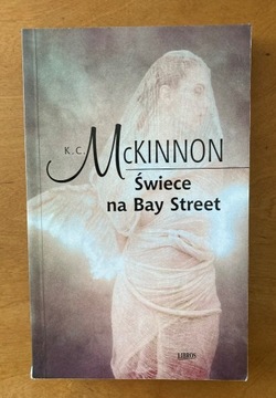"Świece na Bay Street." K.C. McKinnon