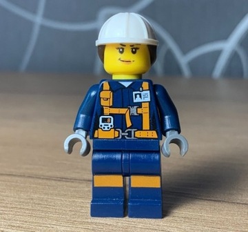 Lego figurka Kobieta inżynier górnik cty0877 60184