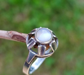 Stary srebrny pierścionek z agatem.