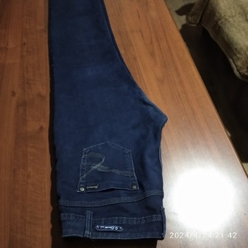Spodnie jeansowe r 34, pas 96-100cm, długość 105cm