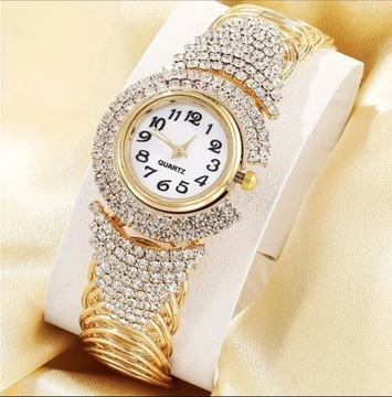 Luksusowy zegarek  w kolorze złota z perełkami 