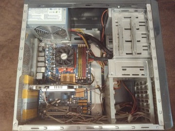 Komputer 6 GB RAM, AMD 4x2.8 GHz, grafika 1 GB