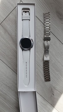 Samsung Galaxy Watch4 Classic srebrny