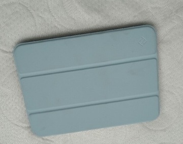 Błękitne etui na tablet 19,3 x 13,3cm