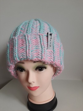 Zimowa czapka w pastelowych kolorach