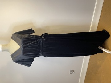 Czarna welurowa sukienka z dekoltem w V L object