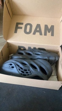 yeezy foam RNNR