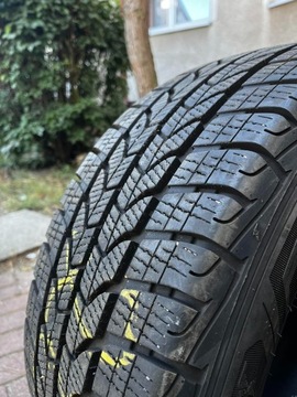 Opony zimowe Goodyear UltraGrip Cargo 235/65 R16