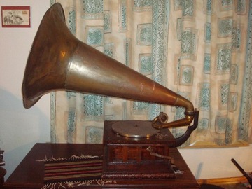 Gramofon- Deutsche Grammophon AG Monarch II