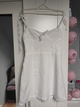 Biała sukienka Bershka S/M