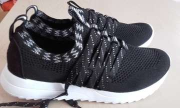 Nowe lekkie buty sportowe 37