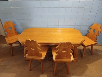 Drewniane stół w stylu góralskim, bez krzeseł