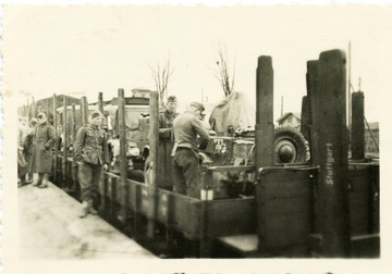 FRONT WSCHODNI-1942 sprzęt wojskowy auta pociąg