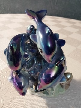 Figurka czterech delfinków - opalizująca porcelana