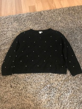czarny sweter z koralikami