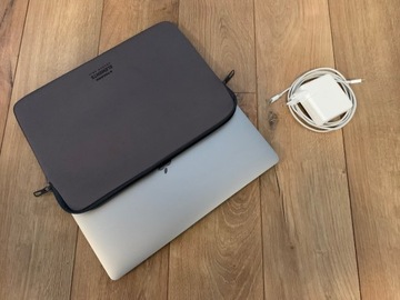 MacBook Pro 15" 2018 16 GB 256 GB
