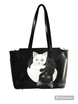 Czarna skórzana torebka na ramię malowana koty 