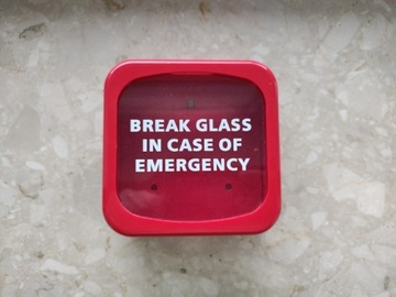 Skarbonka break glass in case of emergency