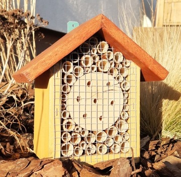 Hotel domek ul budka dla owadów pszczół murarek