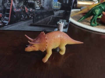 Dinozaur figurka triceratops