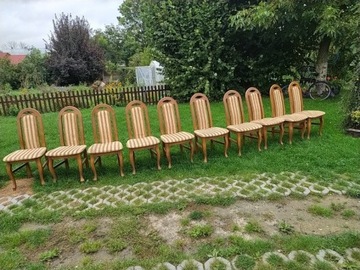 Drewniane krzesła kalwaria