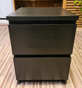 Czarna szafka kontenerek pod biurko