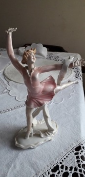 Stara figurka tancerki ENS