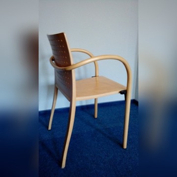 KRZESŁO Z PODŁOKIETNIKIEM THONET