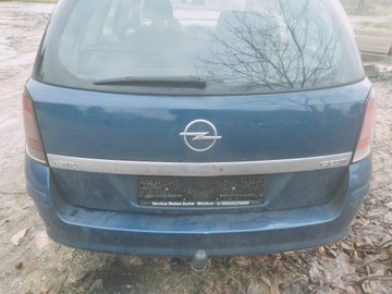 Zderzaka Opel Astra H kombi kolor 21b