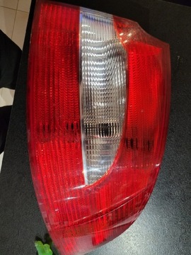 Skoda superb 2 lampa tylna prawa